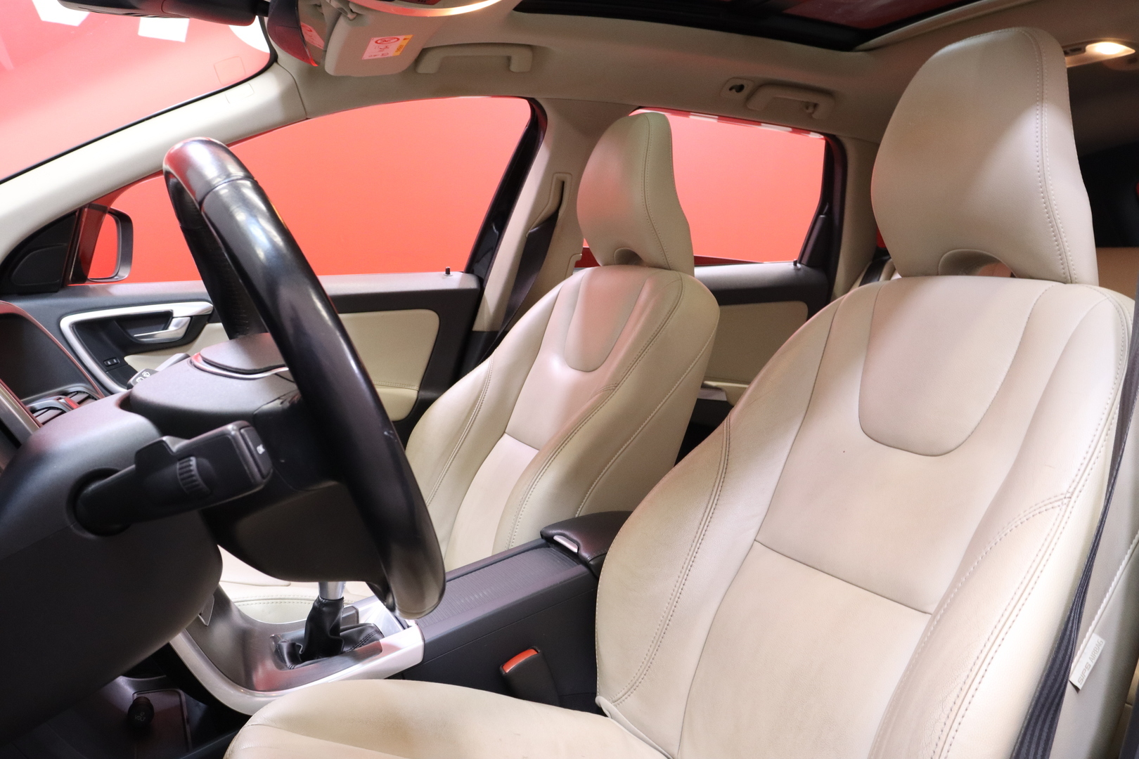 Volvo - XC60 - D4 AWD Summum // Kattoluukku / Keyless / Webasto / VOC / Kamera / Bluetooth / Nahkapenkit // - Maastoauto