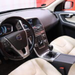Volvo - XC60 - D4 AWD Summum // Kattoluukku / Keyless / Webasto / VOC / Kamera / Bluetooth / Nahkapenkit // - Maastoauto