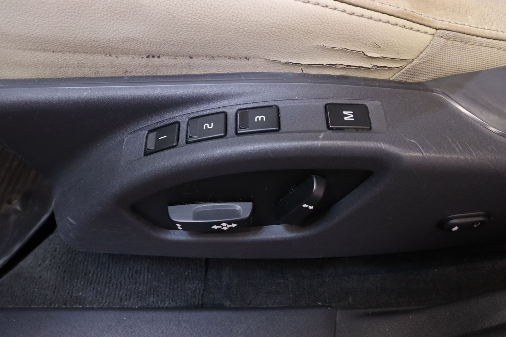 Volvo - XC60 - D4 AWD Summum // Kattoluukku / Keyless / Webasto / VOC / Kamera / Bluetooth / Nahkapenkit // - Maastoauto