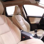 Volvo - XC60 - D4 AWD Summum // Kattoluukku / Keyless / Webasto / VOC / Kamera / Bluetooth / Nahkapenkit // - Maastoauto