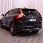Volvo - XC60 - D4 AWD Summum // Kattoluukku / Keyless / Webasto / VOC / Kamera / Bluetooth / Nahkapenkit // - Maastoauto