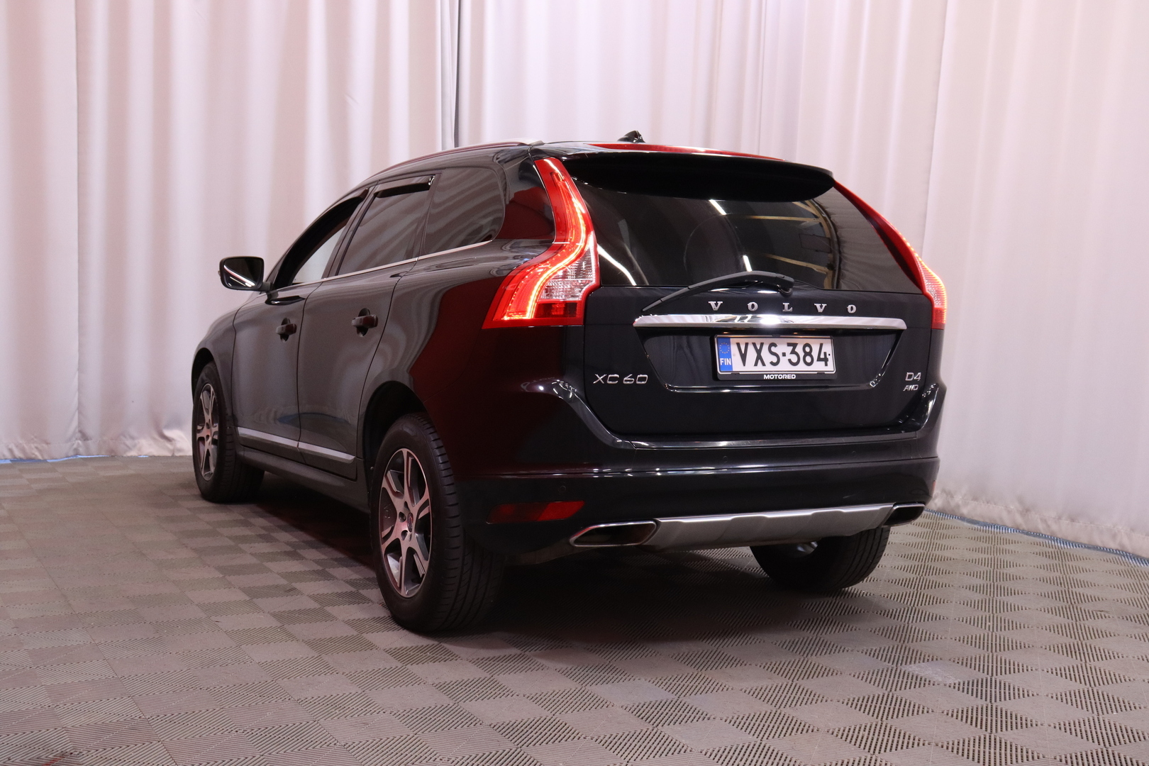 Volvo - XC60 - D4 AWD Summum // Kattoluukku / Keyless / Webasto / VOC / Kamera / Bluetooth / Nahkapenkit // - Maastoauto
