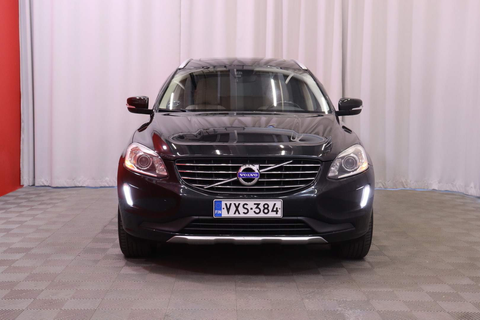 Volvo - XC60 - D4 AWD Summum // Kattoluukku / Keyless / Webasto / VOC / Kamera / Bluetooth / Nahkapenkit // - Maastoauto