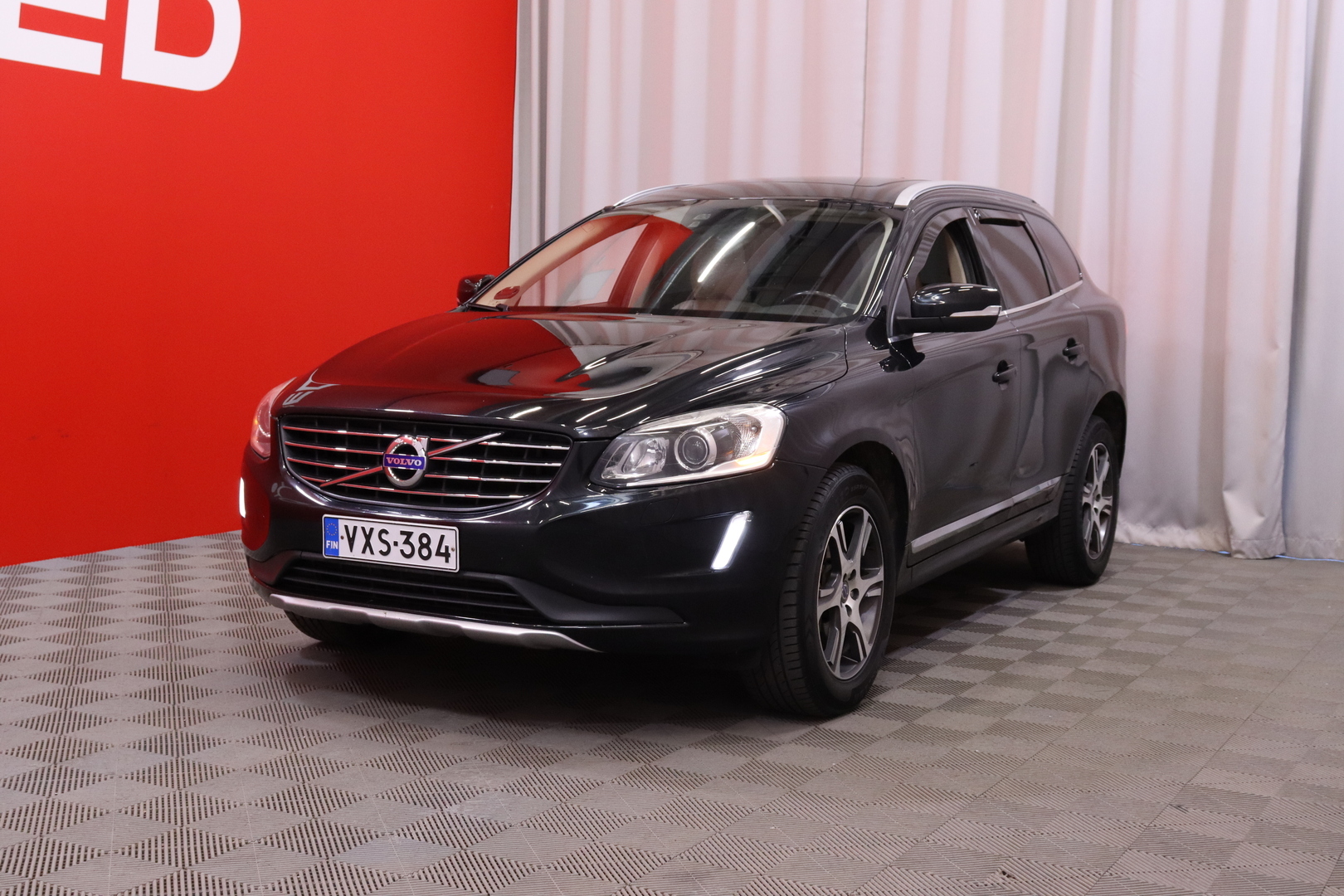 Volvo - XC60 - D4 AWD Summum // Kattoluukku / Keyless / Webasto / VOC / Kamera / Bluetooth / Nahkapenkit // - Maastoauto