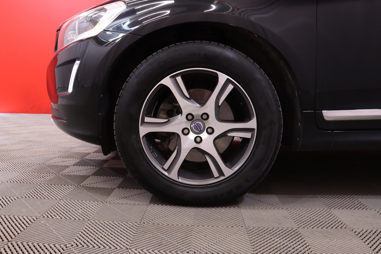Volvo - XC60 - D4 AWD Summum // Kattoluukku / Keyless / Webasto / VOC / Kamera / Bluetooth / Nahkapenkit // - Maastoauto