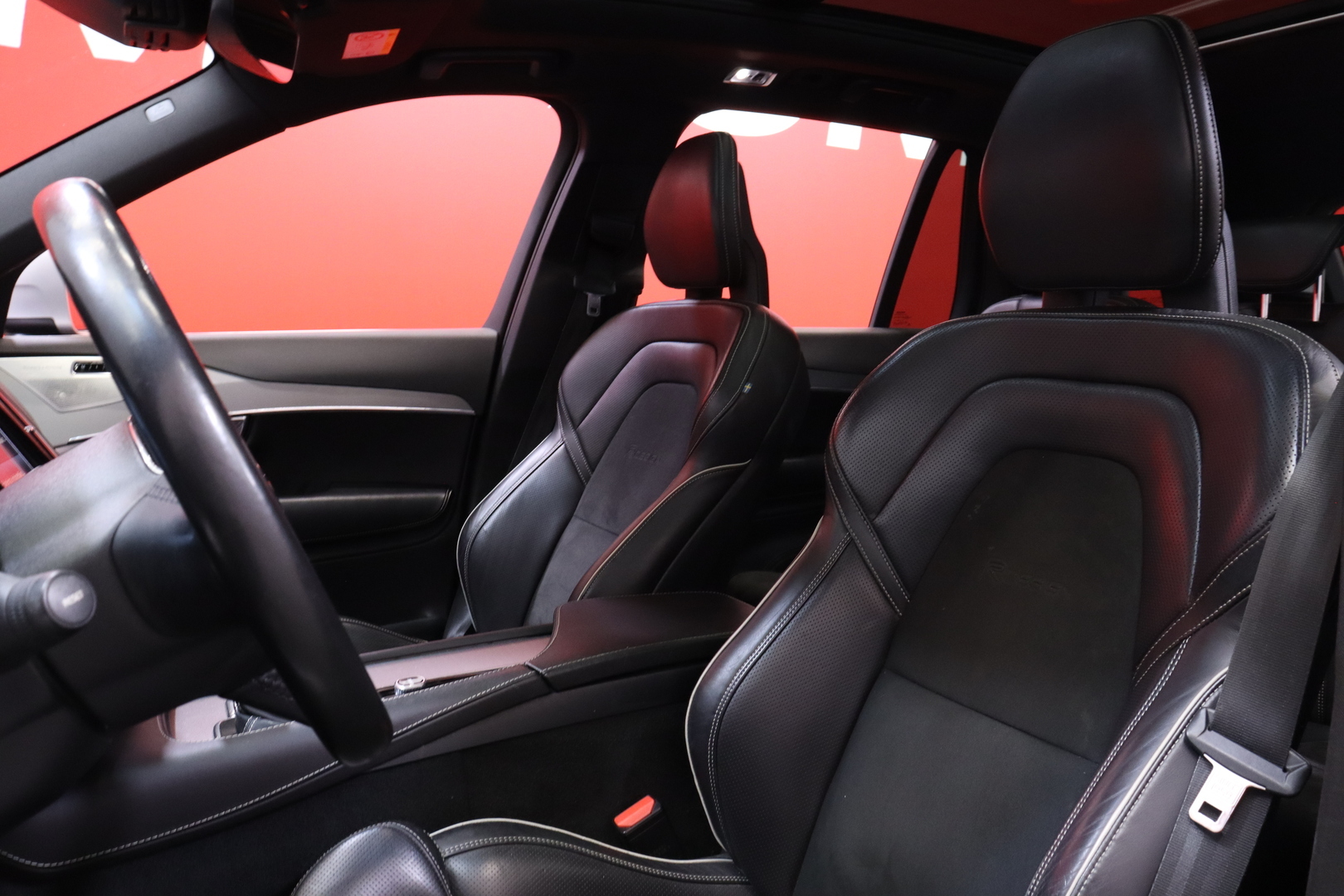 Volvo - XC90 - D5 AWD R-Design aut // Suomi-auto / 360° / BLIS / Keyless / Webasto / koukku / Bowers & Wilkins / HUD / Panorama // - Maastoauto
