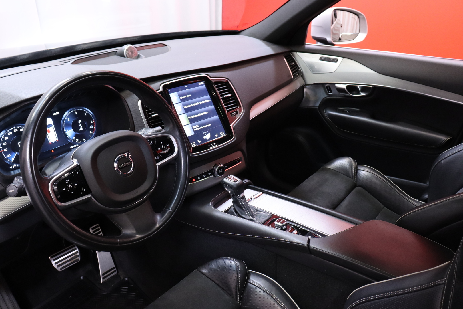 Volvo - XC90 - D5 AWD R-Design aut // Suomi-auto / 360° / BLIS / Keyless / Webasto / koukku / Bowers & Wilkins / HUD / Panorama // - Maastoauto