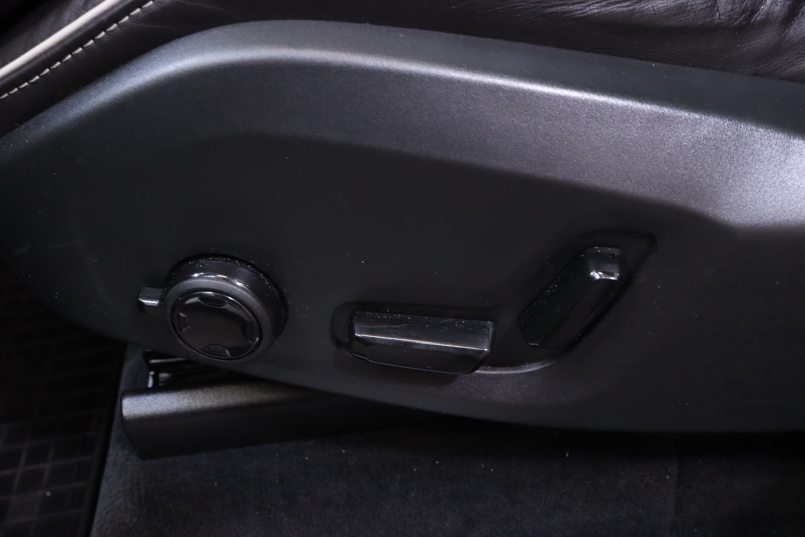 Volvo - XC90 - D5 AWD R-Design aut // Suomi-auto / 360° / BLIS / Keyless / Webasto / koukku / Bowers & Wilkins / HUD / Panorama // - Maastoauto