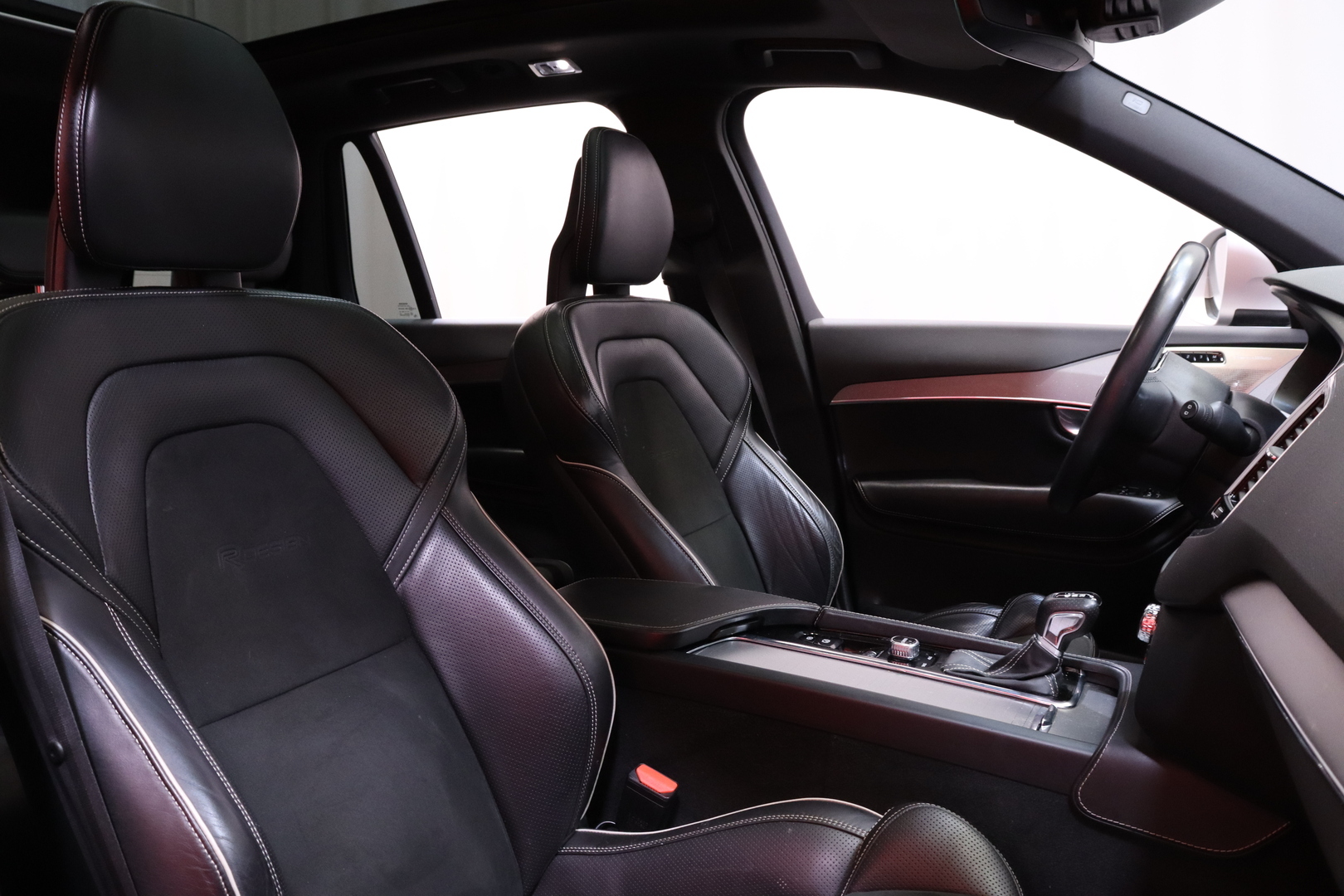Volvo - XC90 - D5 AWD R-Design aut // Suomi-auto / 360° / BLIS / Keyless / Webasto / koukku / Bowers & Wilkins / HUD / Panorama // - Maastoauto
