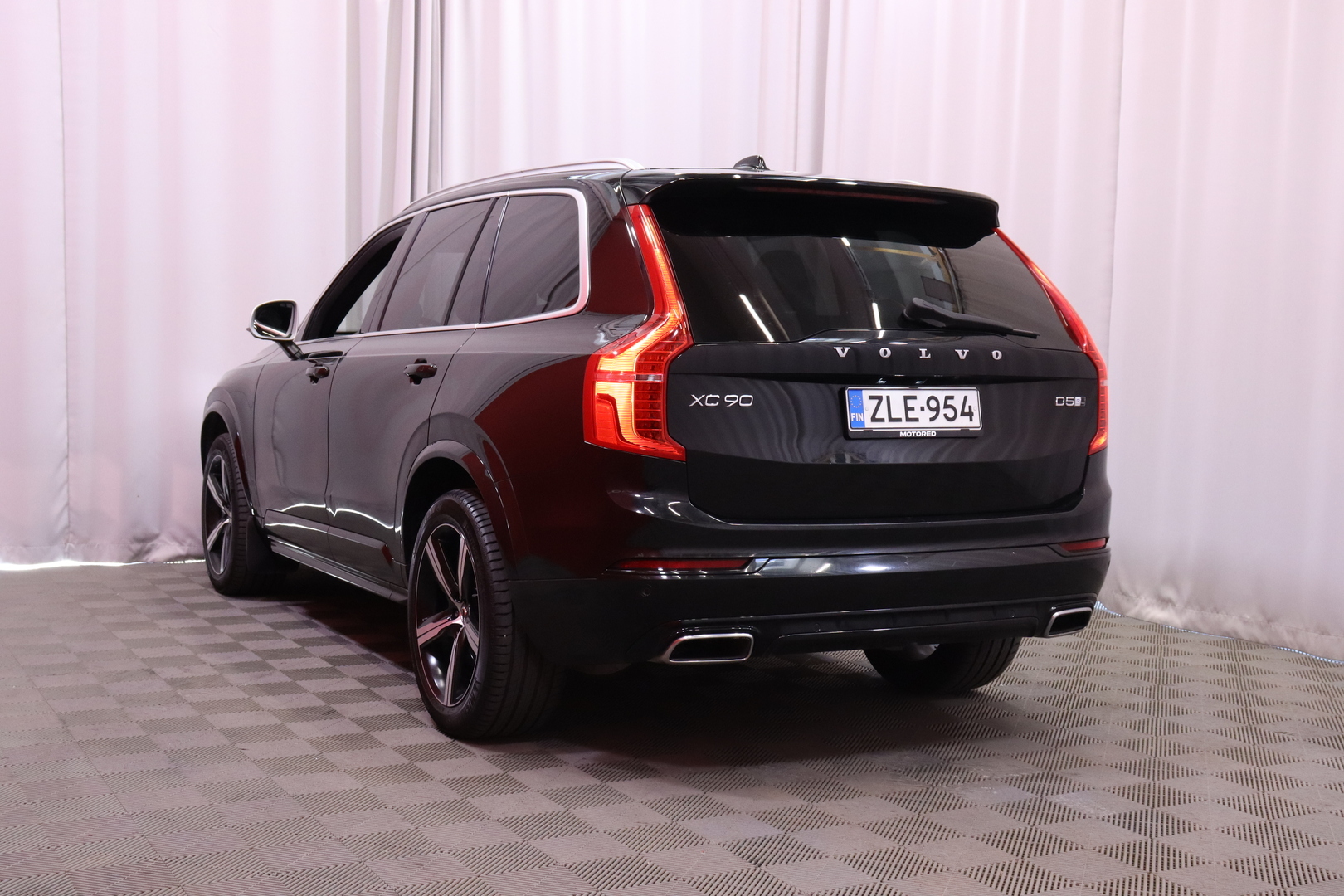 Volvo - XC90 - D5 AWD R-Design aut // Suomi-auto / 360° / BLIS / Keyless / Webasto / koukku / Bowers & Wilkins / HUD / Panorama // - Maastoauto