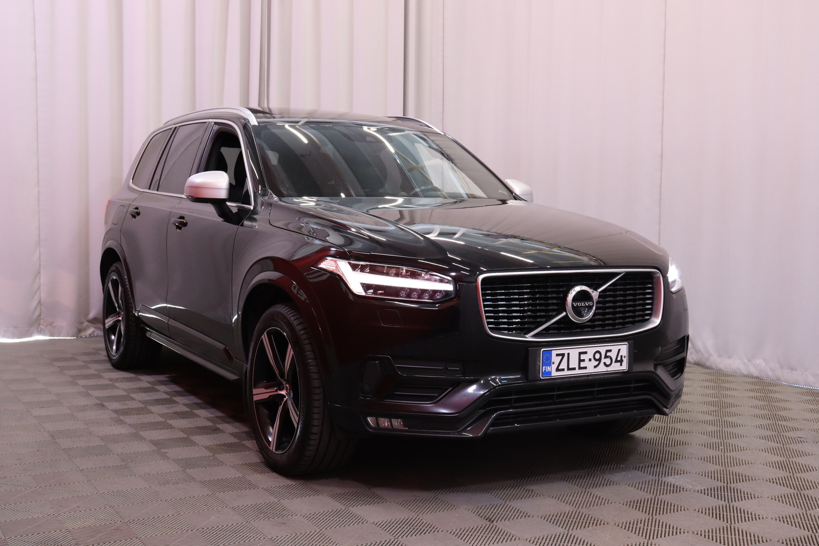 Volvo - XC90 - D5 AWD R-Design aut // Suomi-auto / 360° / BLIS / Keyless / Webasto / koukku / Bowers & Wilkins / HUD / Panorama // - Maastoauto