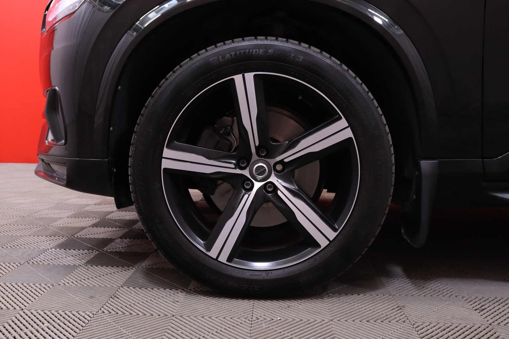 Volvo - XC90 - D5 AWD R-Design aut // Suomi-auto / 360° / BLIS / Keyless / Webasto / koukku / Bowers & Wilkins / HUD / Panorama // - Maastoauto