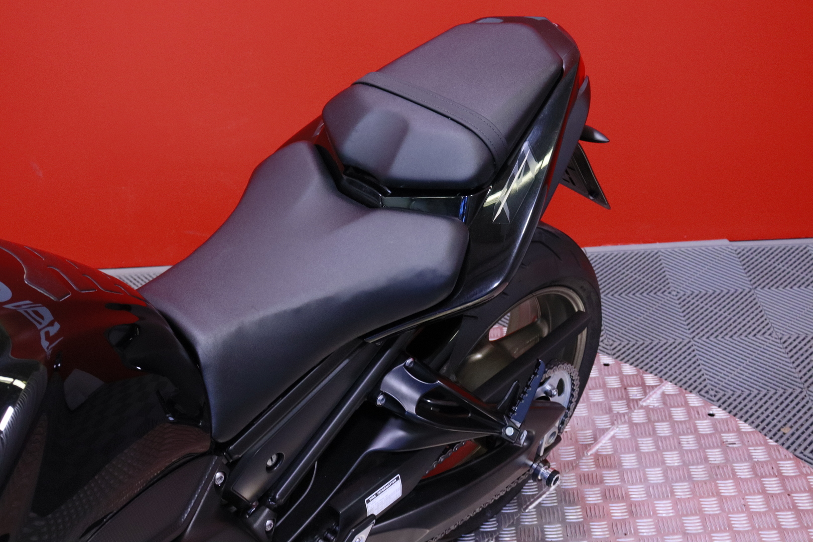 Yamaha - FZ1-N - // Suomi-pyörä / Huoltokirja / Yoshimura / Kaatumatapit // - Moottoripyörä