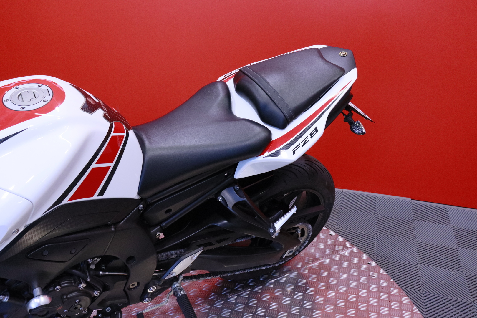Yamaha - FZ8-N - // Suomi-pyörä / Huoltokirja / 3x Avaimet // - Moottoripyörä
