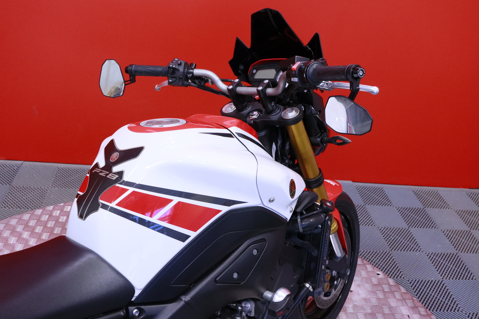 Yamaha - FZ8-N - // Suomi-pyörä / Huoltokirja / 3x Avaimet // - Moottoripyörä