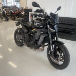 Yamaha - MT-09 - // Juuri Saapunut! / Vakkari / Shifteri / Madallettu / Kaatumaraudat / Sivulaukut // - Moottoripyörä