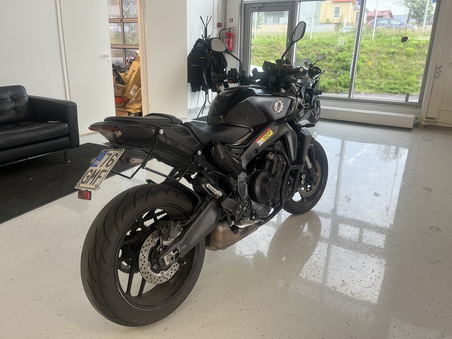 Yamaha - MT-09 - // Juuri Saapunut! / Vakkari / Shifteri / Madallettu / Kaatumaraudat / Sivulaukut // - Moottoripyörä