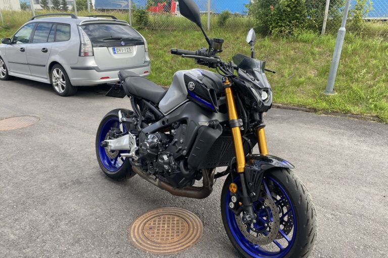 Yamaha - MT-09 - SP // Juuri Saapunut! / Huoltokirja / Vakkari / Shifter // - Moottoripyörä