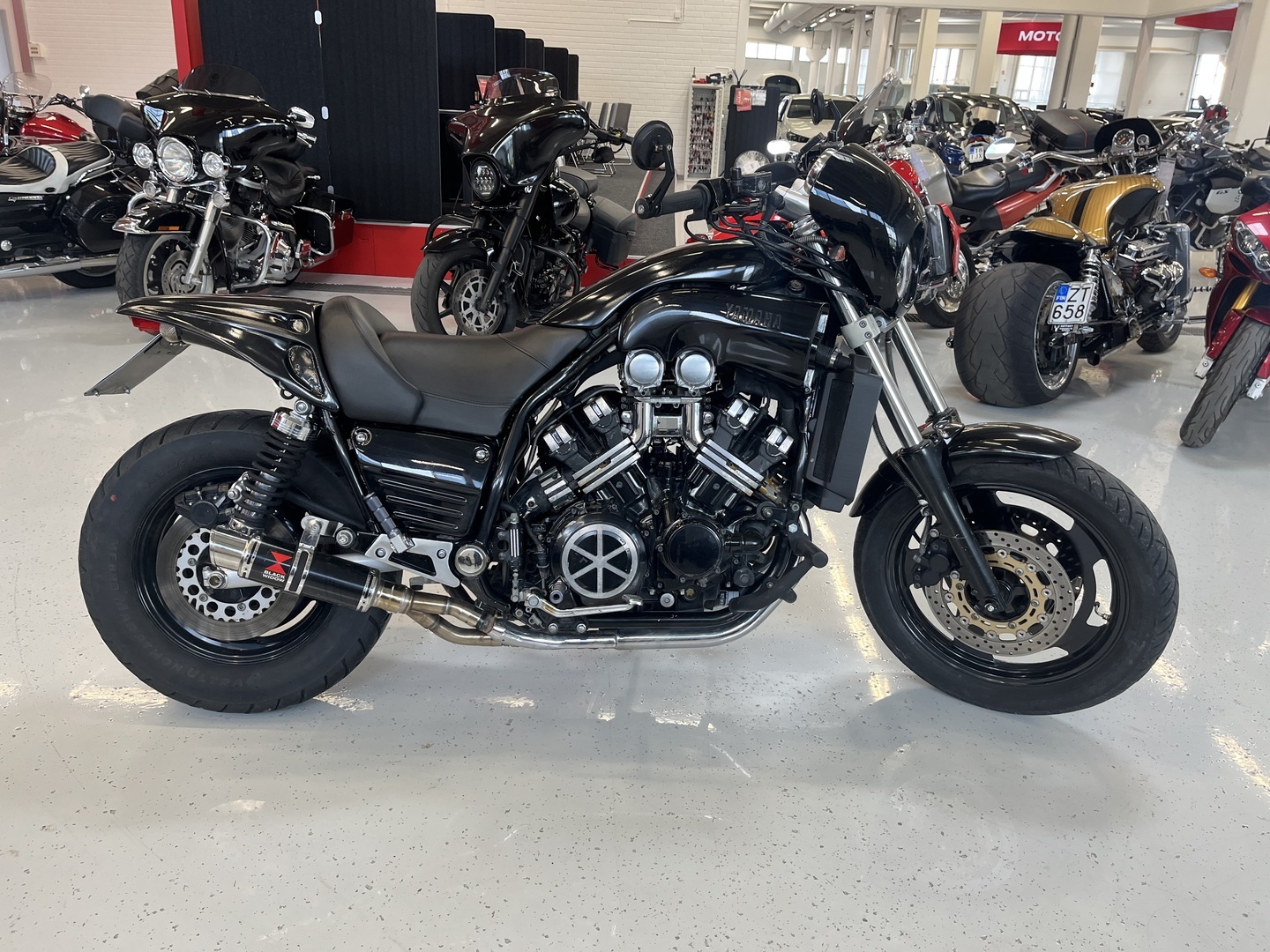 Yamaha - VMX - 1200 V-Max // Juuri saapunut! / Säädettävät kahvat / Blackwidow slipari / Kaatumaraudat // - Moottoripyörä