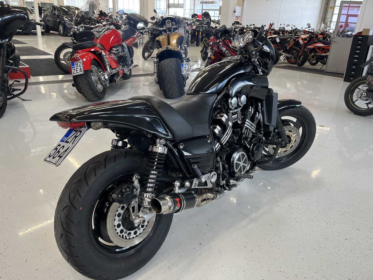 Yamaha - VMX - 1200 V-Max // Juuri saapunut! / Säädettävät kahvat / Blackwidow slipari / Kaatumaraudat // - Moottoripyörä