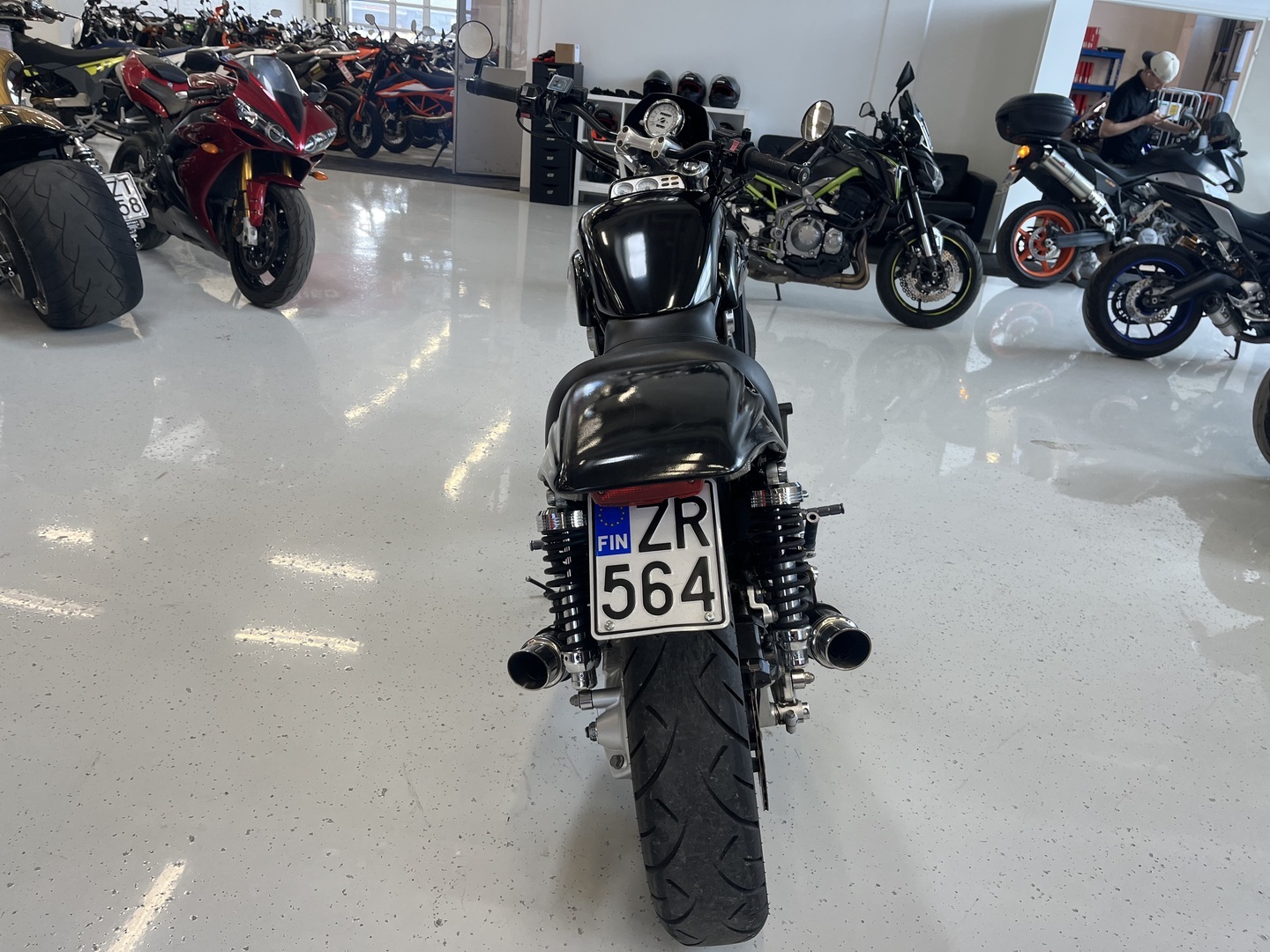 Yamaha - VMX - 1200 V-Max // Juuri saapunut! / Säädettävät kahvat / Blackwidow slipari / Kaatumaraudat // - Moottoripyörä
