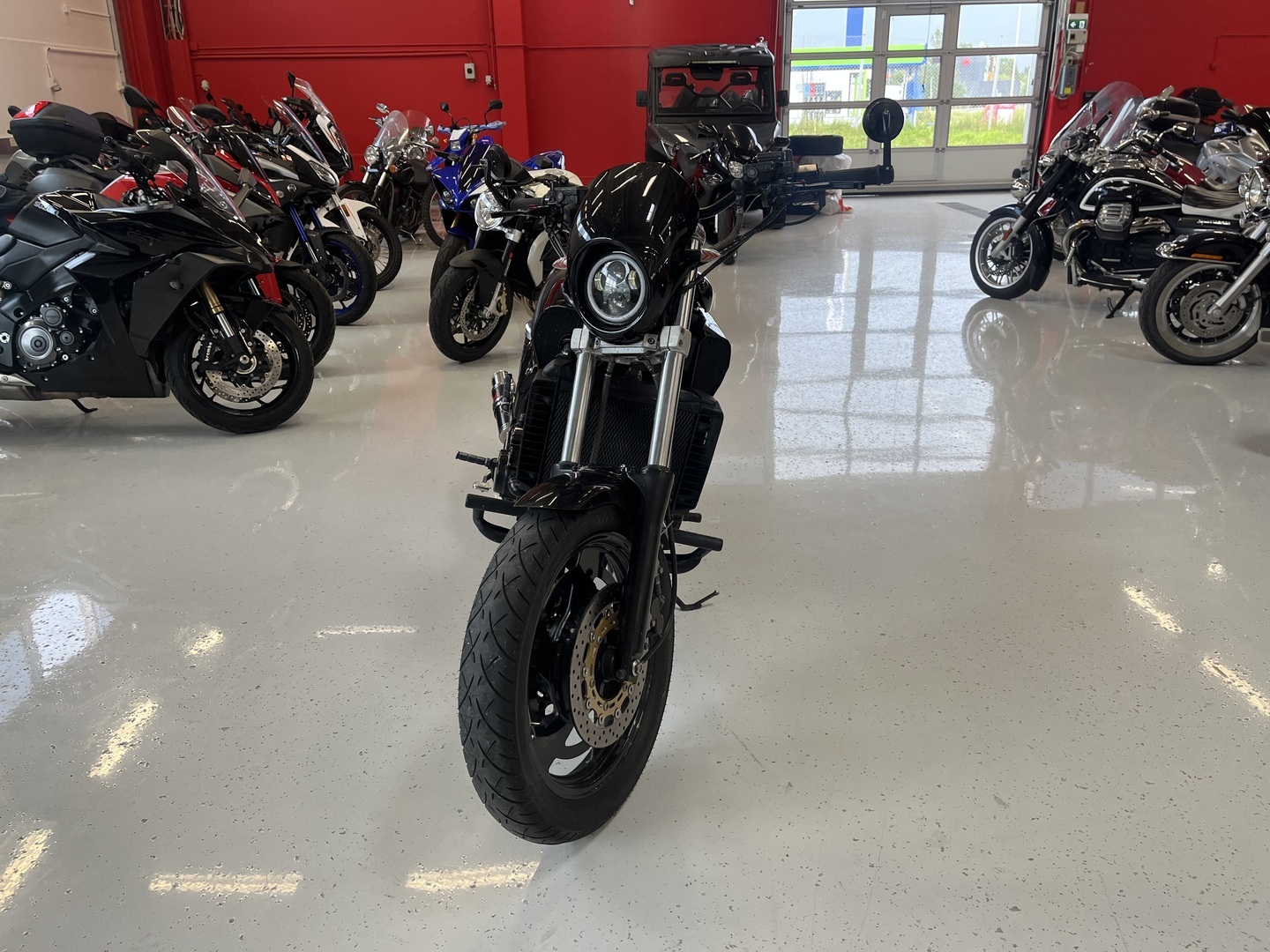 Yamaha - VMX - 1200 V-Max // Juuri saapunut! / Säädettävät kahvat / Blackwidow slipari / Kaatumaraudat // - Moottoripyörä