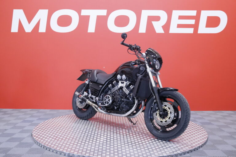 Yamaha - VMX - 1200 V-Max // Juuri saapunut! / Säädettävät kahvat / Blackwidow slipari / Kaatumaraudat // - Moottoripyörä