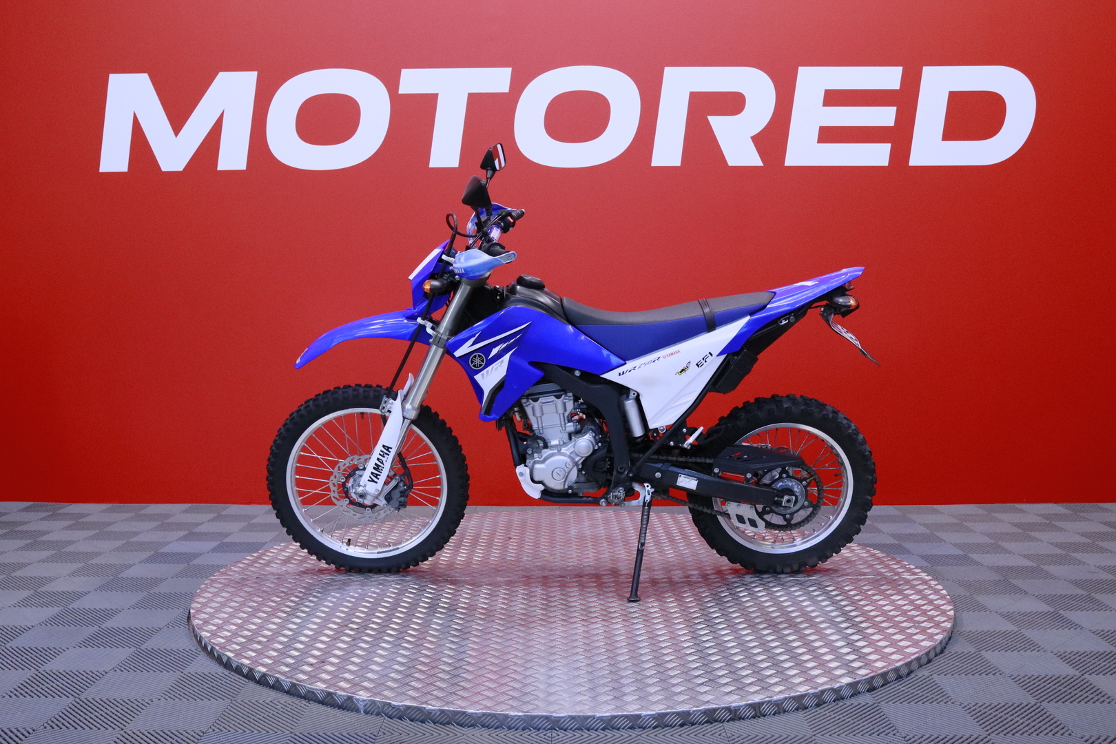 Yamaha - WR - 250 R // Juuri saapunut / Vain 8tkm ajettu / 1-kilp Suomi pyörä // - Moottoripyörä