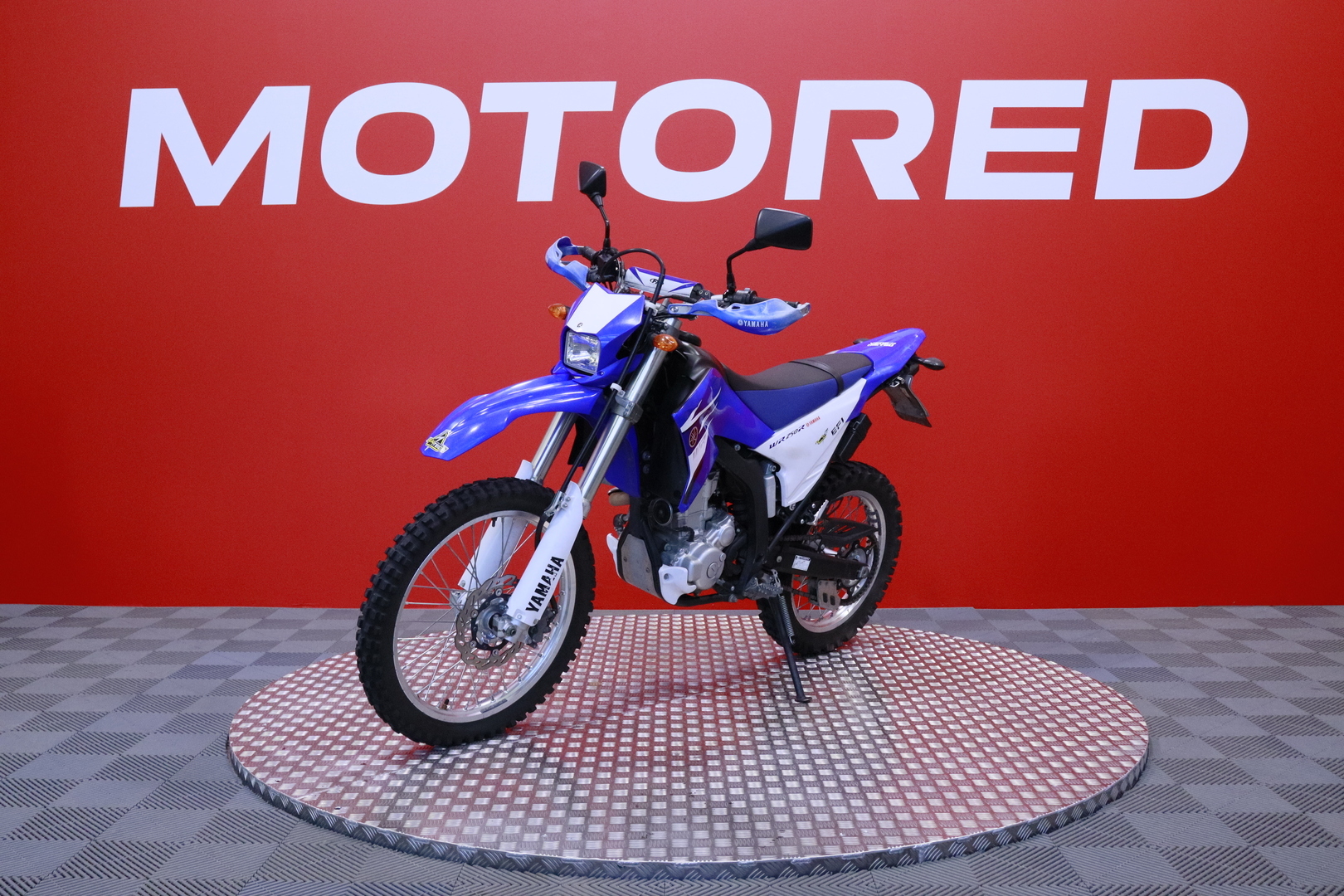Yamaha - WR - 250 R // Juuri saapunut / Vain 8tkm ajettu / 1-kilp Suomi pyörä // - Moottoripyörä