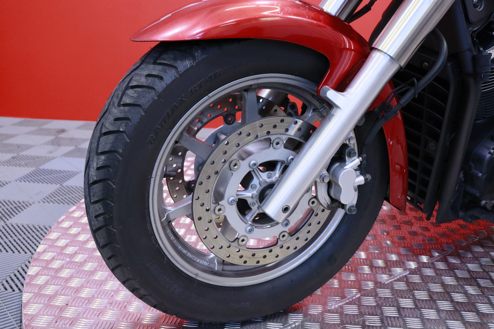 Yamaha - XVS - 1300 A Midnight Star // Suomi-pyörä / 3x Laukut / Selkänoja // - Moottoripyörä