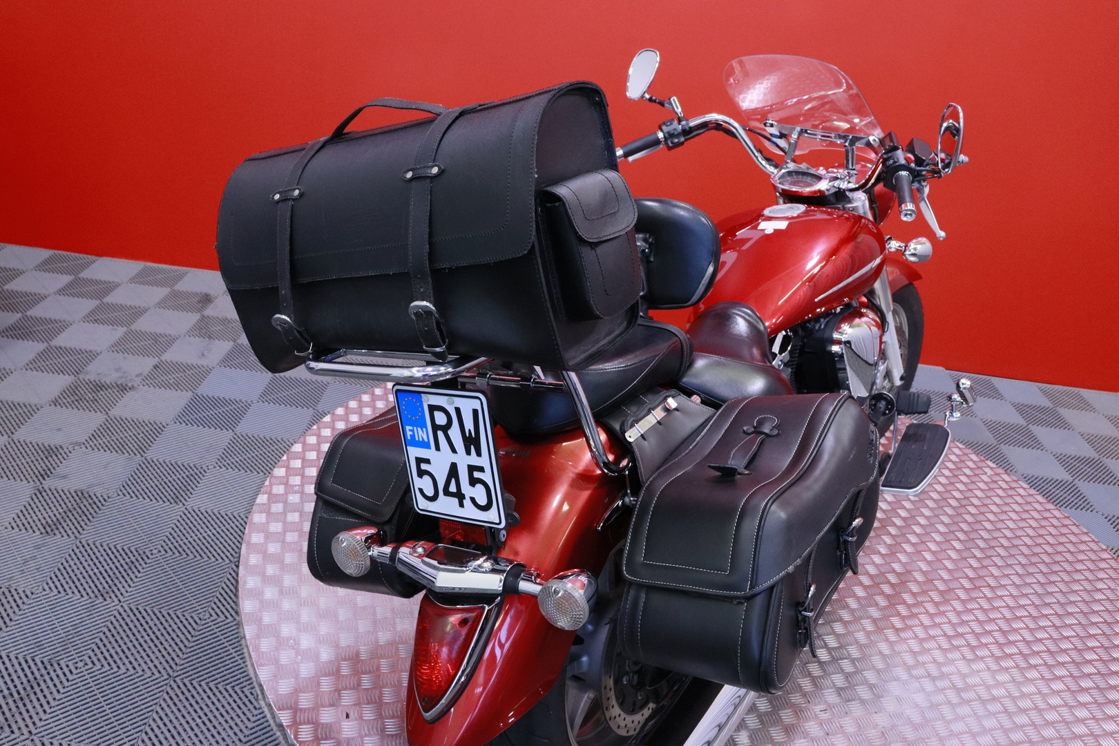 Yamaha - XVS - 1300 A Midnight Star // Suomi-pyörä / 3x Laukut / Selkänoja // - Moottoripyörä