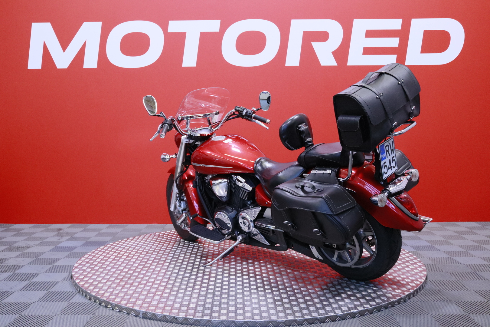 Yamaha - XVS - 1300 A Midnight Star // Suomi-pyörä / 3x Laukut / Selkänoja // - Moottoripyörä