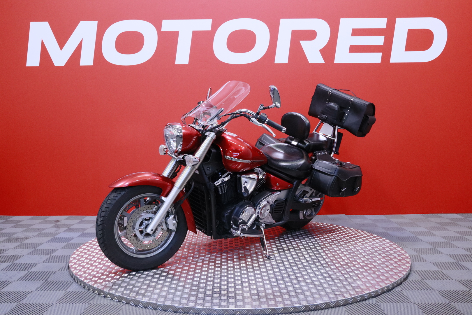 Yamaha - XVS - 1300 A Midnight Star // Suomi-pyörä / 3x Laukut / Selkänoja // - Moottoripyörä