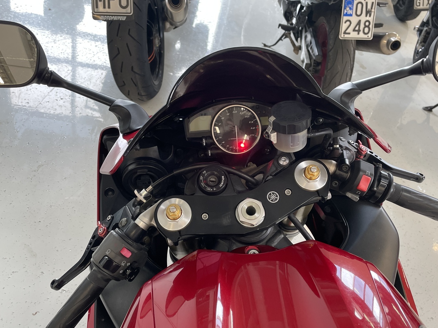 Yamaha - YZF-R1 - // Juuri saapunut / Sliparit / Rear setit / Teräspunoletkut // - Moottoripyörä