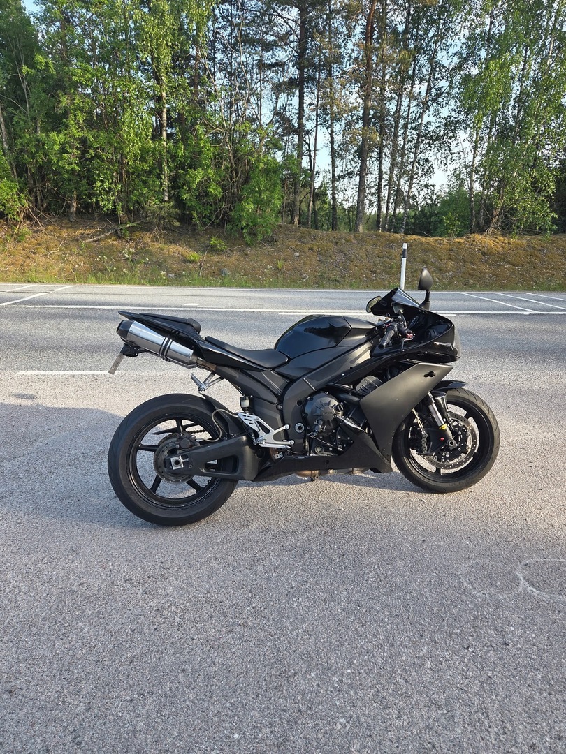 Yamaha - YZF-R1 - // Tulossa! / Huoltokirja / Hieno koko musta! // - Moottoripyörä