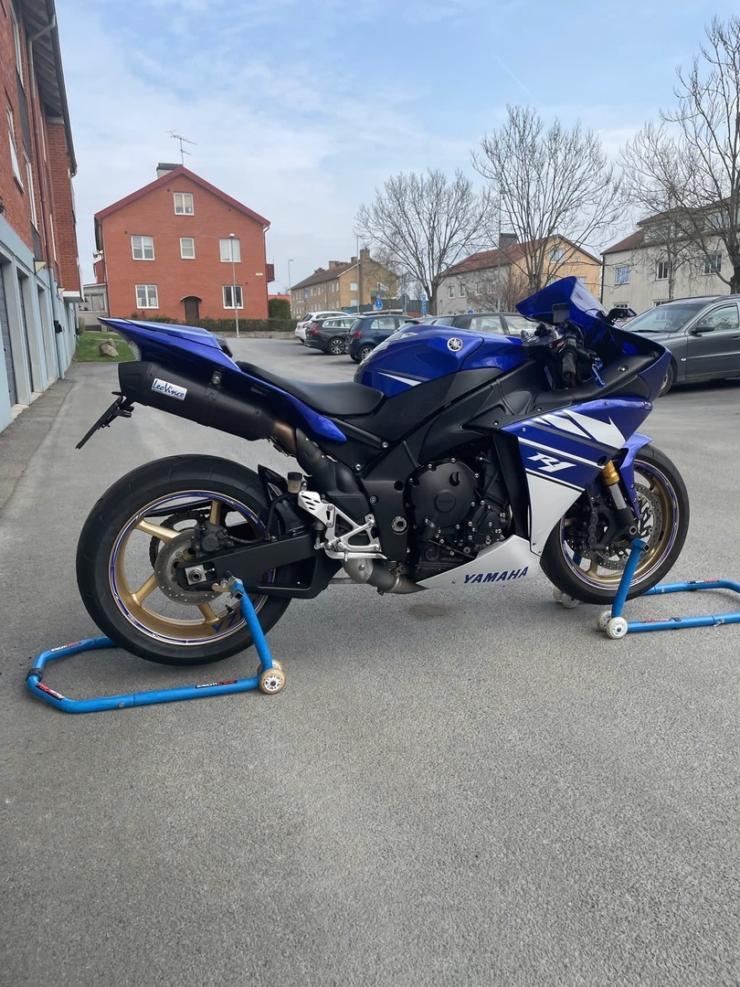 Yamaha - YZF-R1 - // Tulossa! / LeoVince putkisto! / Shifter / Huoltokirja // - Moottoripyörä