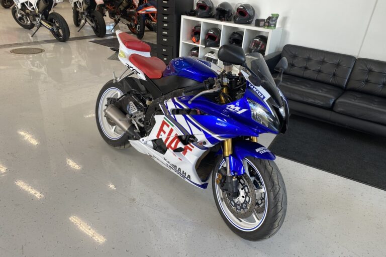 Yamaha - YZF-R6 - // Led-ajovalot / Carbon yksityiskohdat / Uudet katteet // - Moottoripyörä