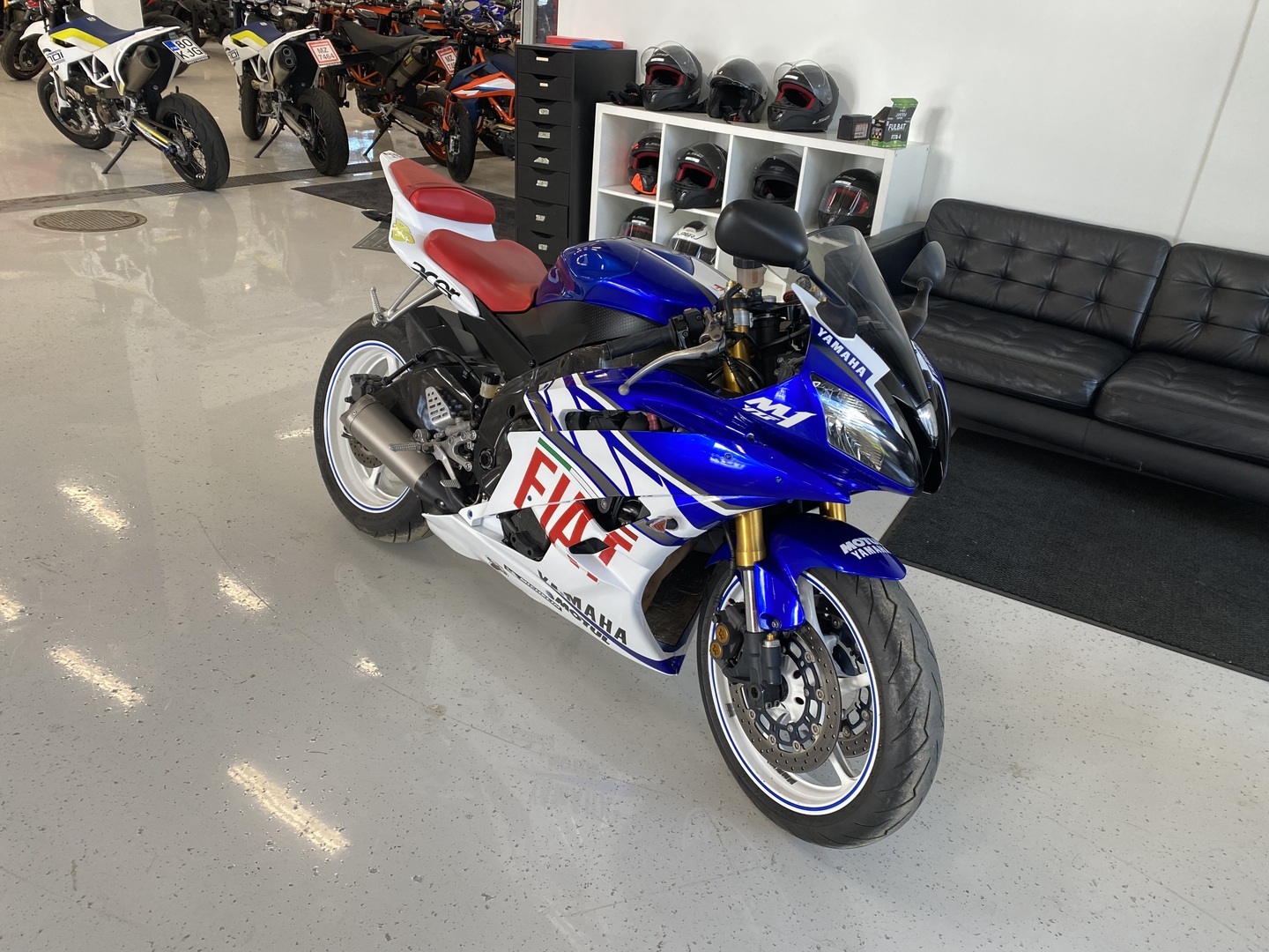 Yamaha - YZF-R6 - // Led-ajovalot / Carbon yksityiskohdat / Uudet katteet // - Moottoripyörä