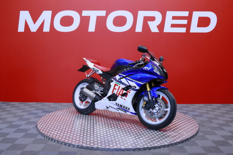 Yamaha - YZF-R6 - // Led-ajovalot / Carbon yksityiskohdat / Uudet katteet // - Moottoripyörä