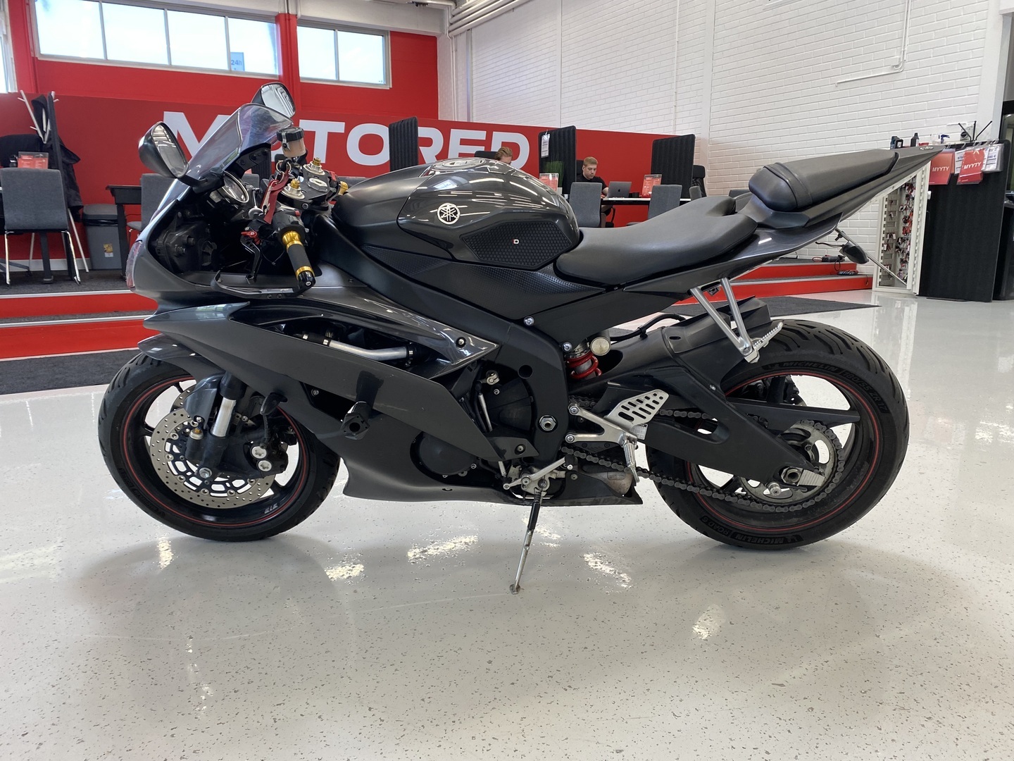 Yamaha - YZF-R6 - // Akrapovic Slipari / Uudet renkaat / Suomi-Pyörä / Kaatumatapit // - Moottoripyörä