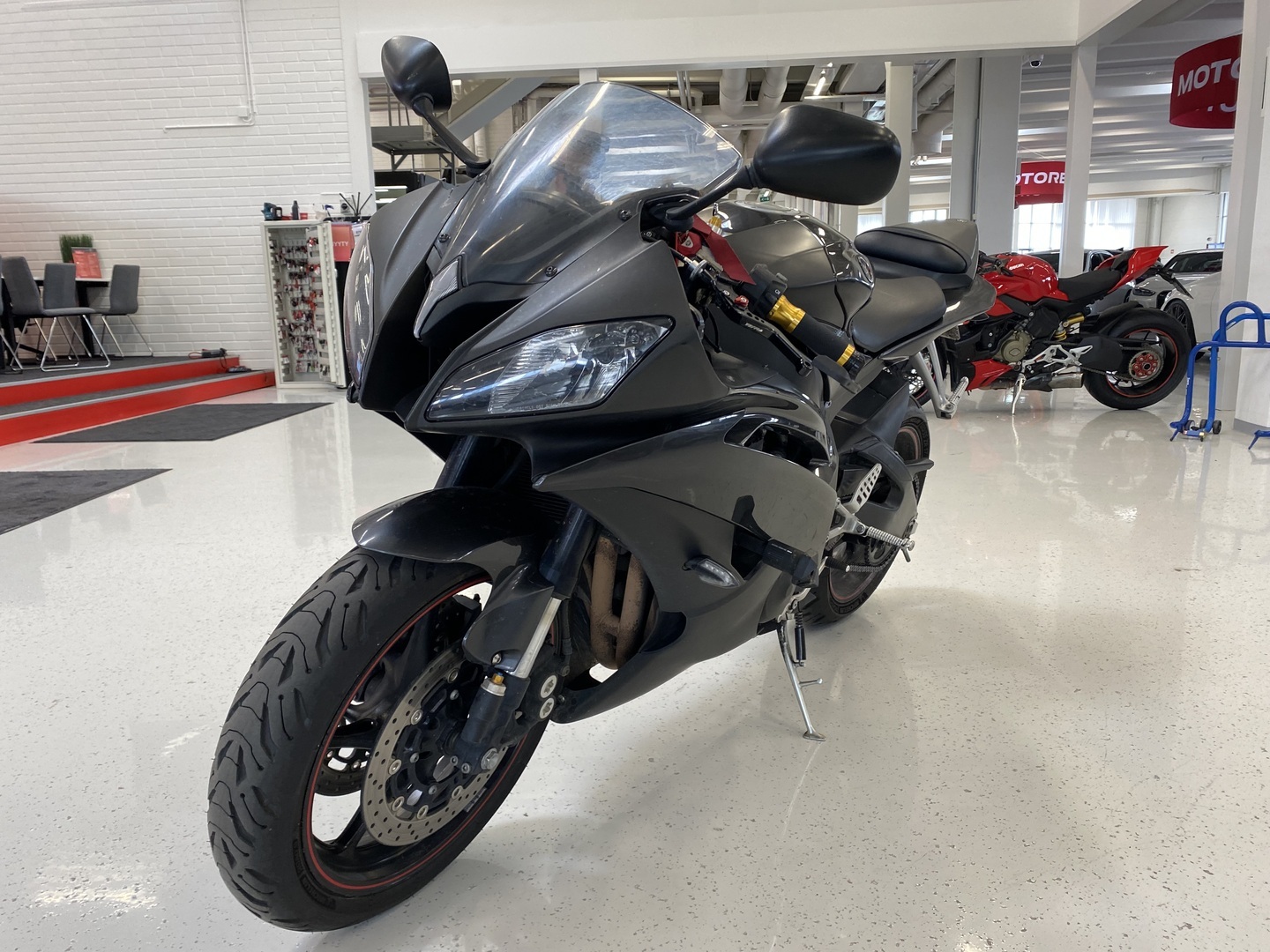 Yamaha - YZF-R6 - // Akrapovic Slipari / Uudet renkaat / Suomi-Pyörä / Kaatumatapit // - Moottoripyörä