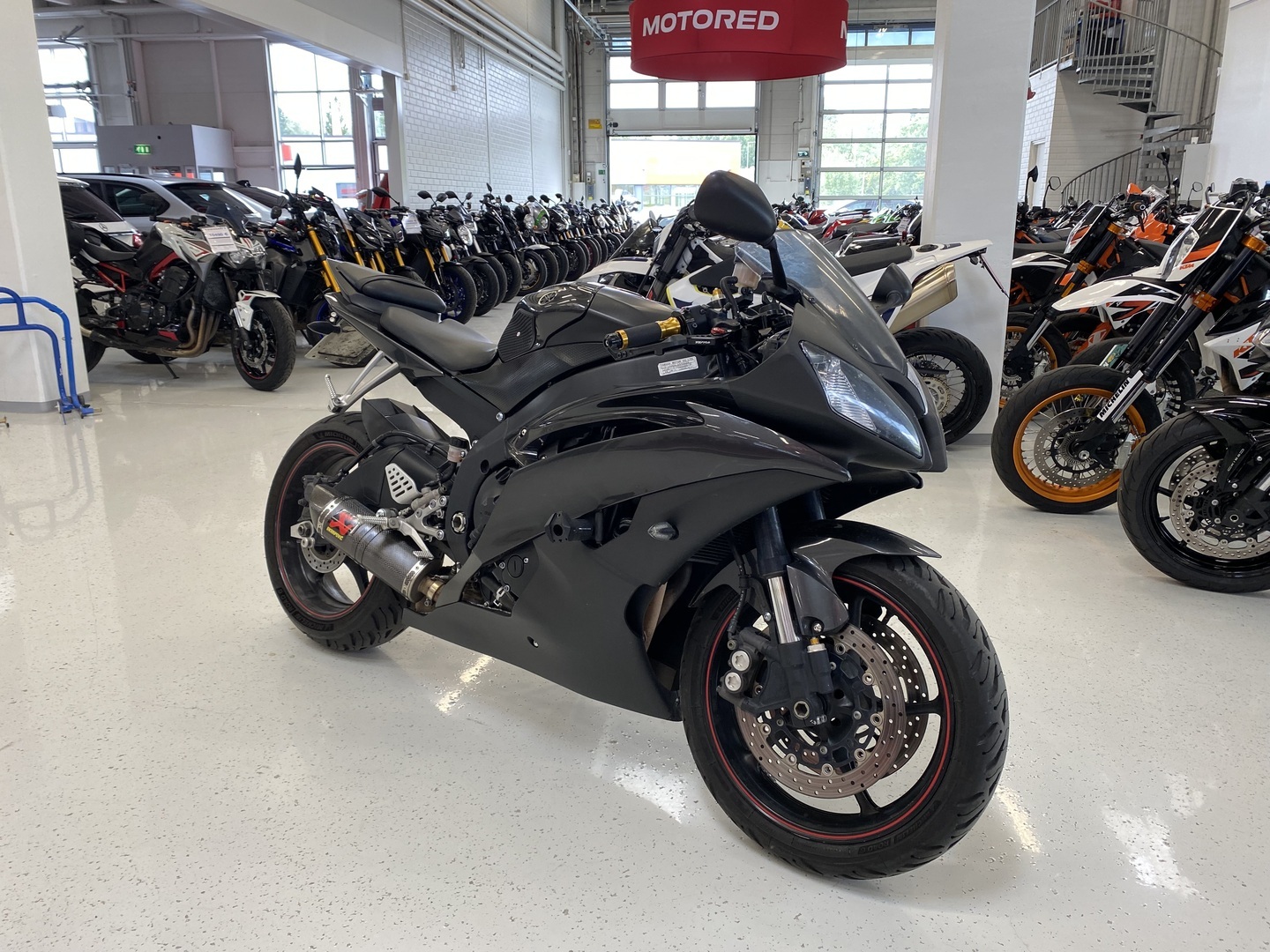 Yamaha - YZF-R6 - // Akrapovic Slipari / Uudet renkaat / Suomi-Pyörä / Kaatumatapit // - Moottoripyörä