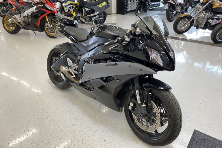 Yamaha - YZF-R6 - // Juuri saapunut! / 3 om. Suomipyörä / Slipari // - Moottoripyörä
