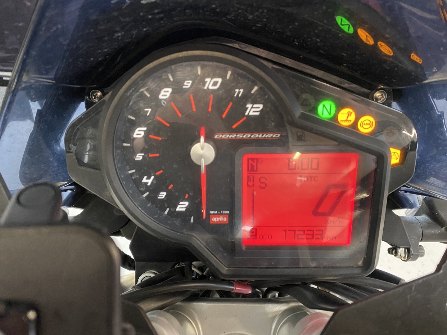 Aprilia - Dorsoduro - 1200 // Juuri saapunut! / Suomi-pyörä / Huoltokirja / MIVV // - Moottoripyörä