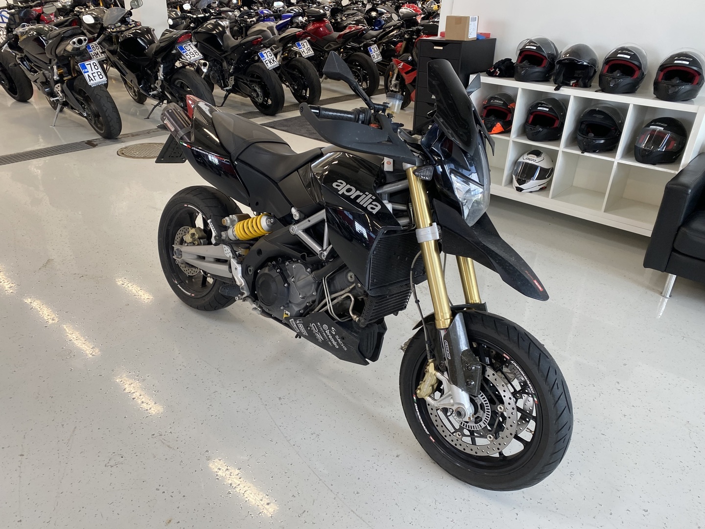 Aprilia - Dorsoduro - 1200 // Juuri saapunut! / Suomi-pyörä / Huoltokirja / MIVV // - Moottoripyörä