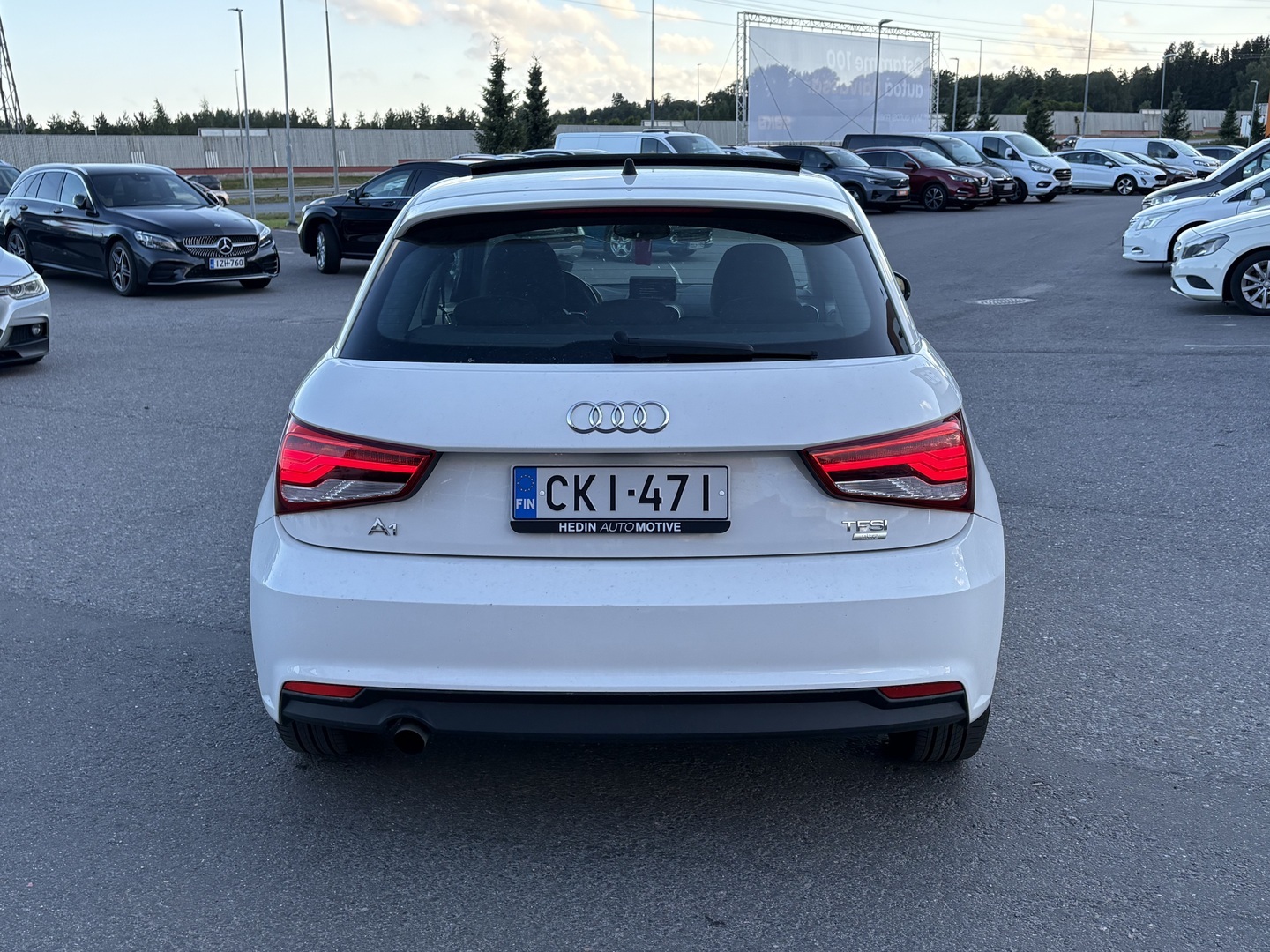 Audi - A1 - Sportback Comfort Summer Edition 1,0 TFSI 70 kW ultra S tronic - Viistoperä