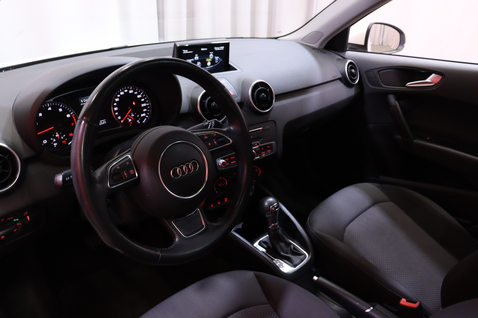 Audi - A1 - Sportback Comfort Summer Edition 1,0 TFSI 70 kW ultra S tronic - Viistoperä