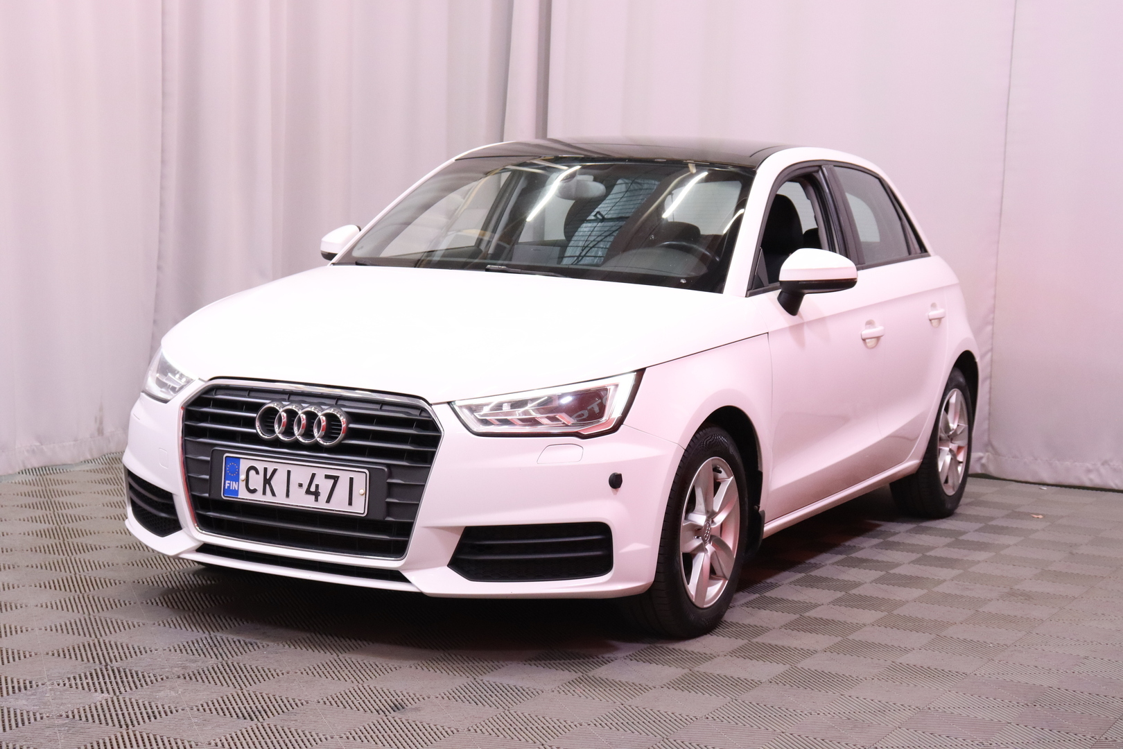 Audi - A1 - Sportback Comfort Summer Edition 1,0 TFSI 70 kW ultra S tronic - Viistoperä