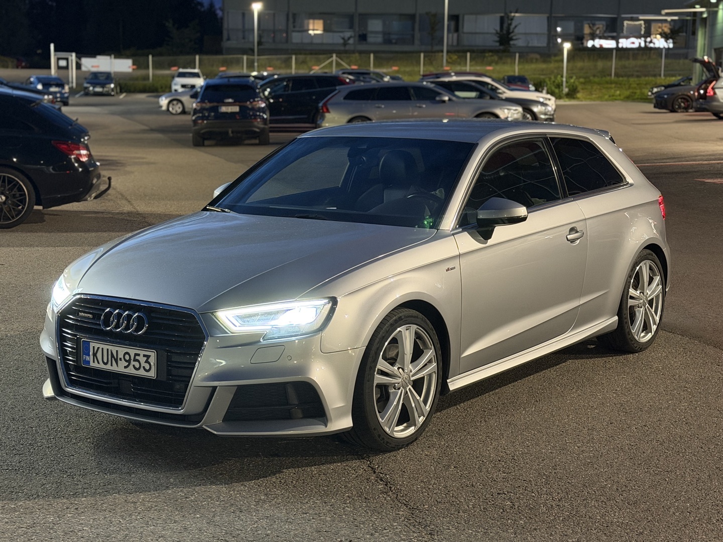 Audi - A3 - 2,0 TFSI 140 kW quattro S-Line S tronic - Viistoperä