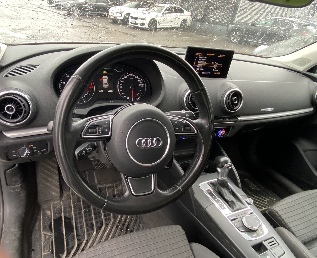 Audi - A3 - Sedan Land of quattro Edition 1,8 TFSI 132 kW quattro S tronic - Sedan